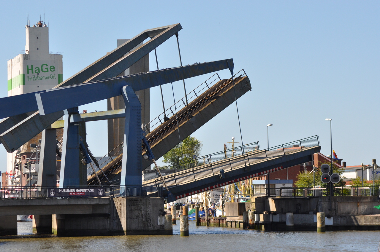 Pont à l'entrée du port de Husum Pont à l'entrée du port de Husum