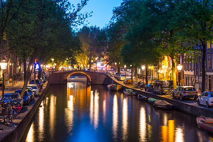 Vue Nocturne des Canaux d'Amsterdam