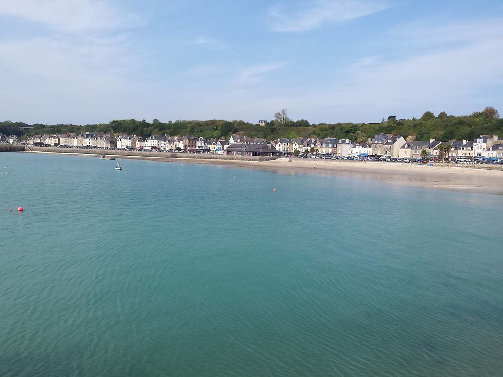 Vue de Cancale depuis la jetée