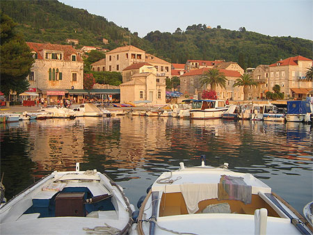 Vue sur le petit port de Lopud Vue sur le petit port de Lopud