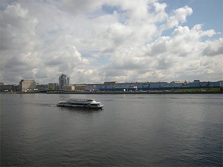 Bateau sur la Neva Bateau sur la Neva