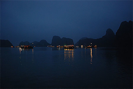 Nuit à la baie d'Halong