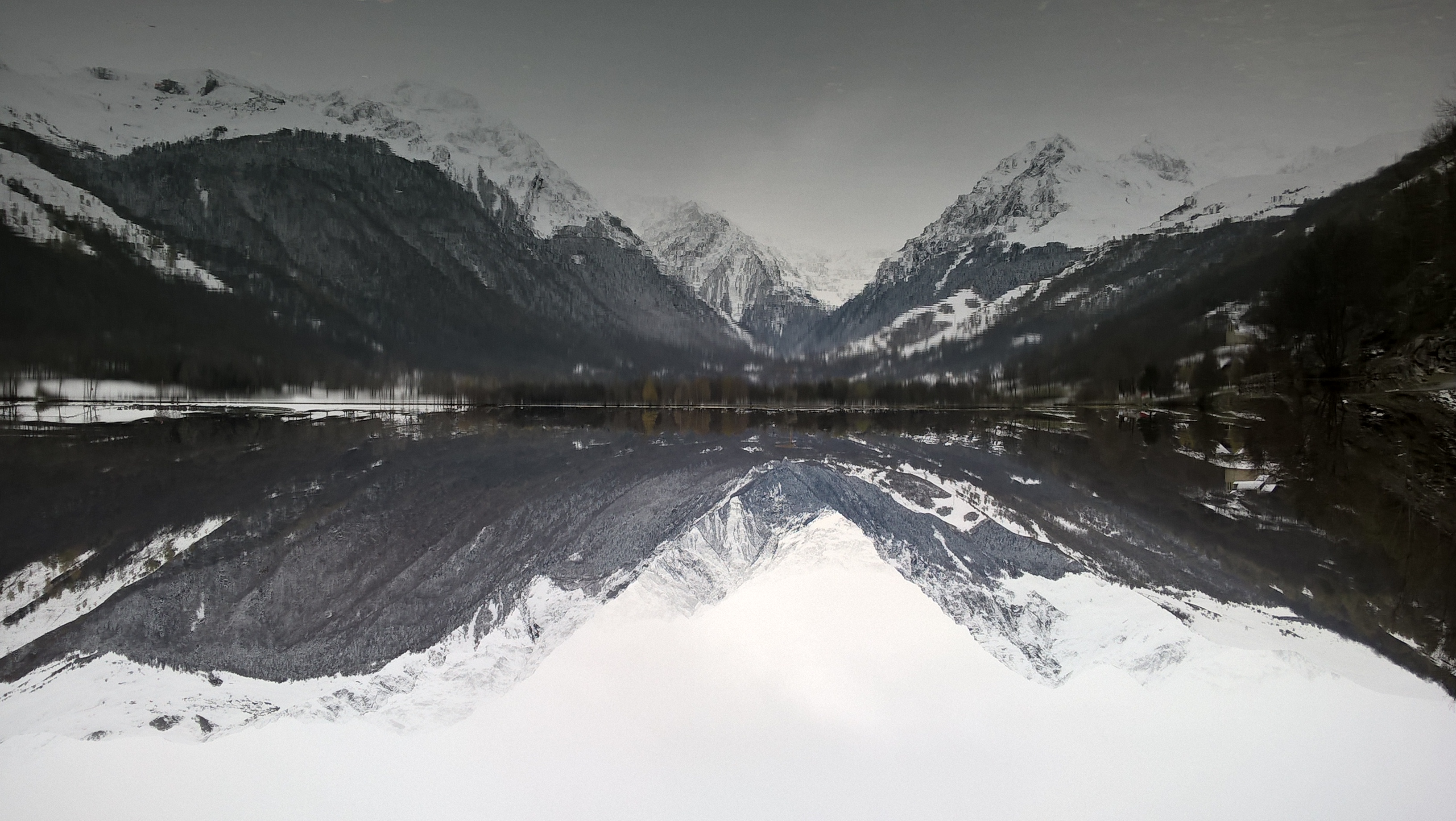 Lac de Génos en hiver Lac de Génos en hiver