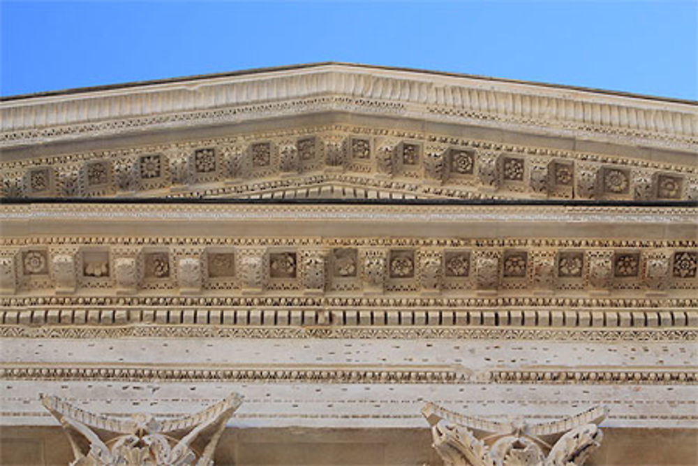 Nîmes - Maison carrée - Fronton