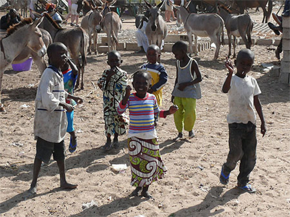 Enfants au Marché de brousse