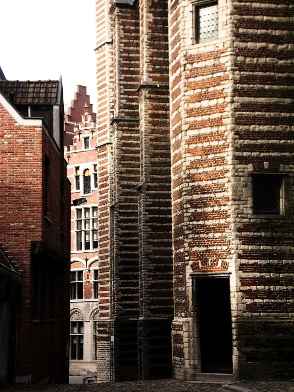 Ruelle le long de la maison des Bouchers