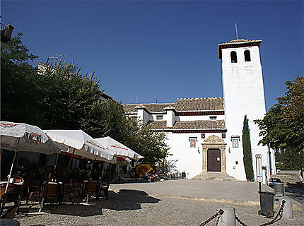 Place et petite église dans l'Albaicin