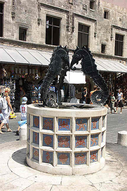 Fontaine dans la vieille ville