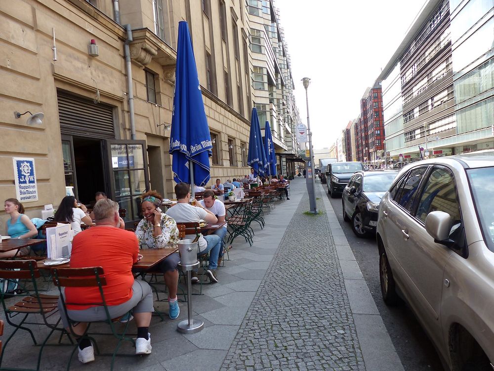 Un restaurant en plein air