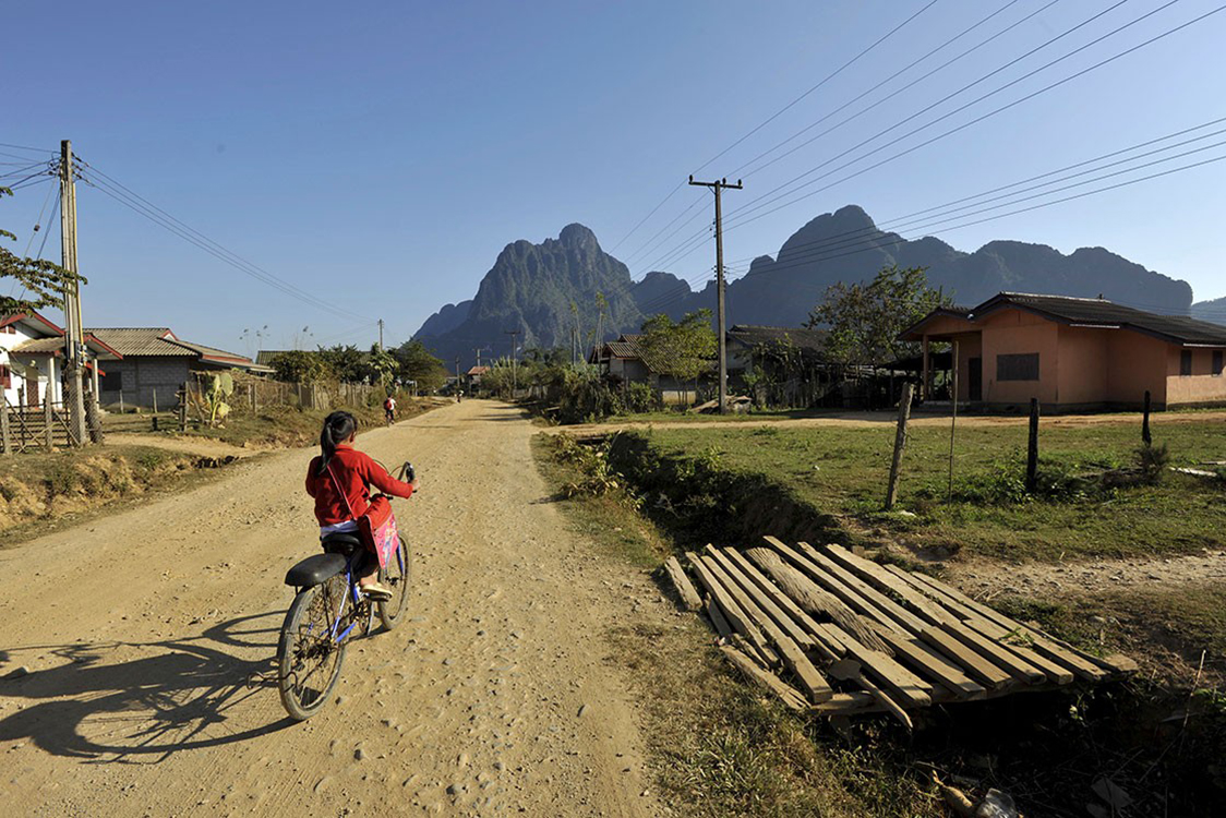 Retour de l'école à Vang Vieng Retour de l'école à Vang Vieng