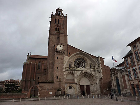 A côté de la préfecture