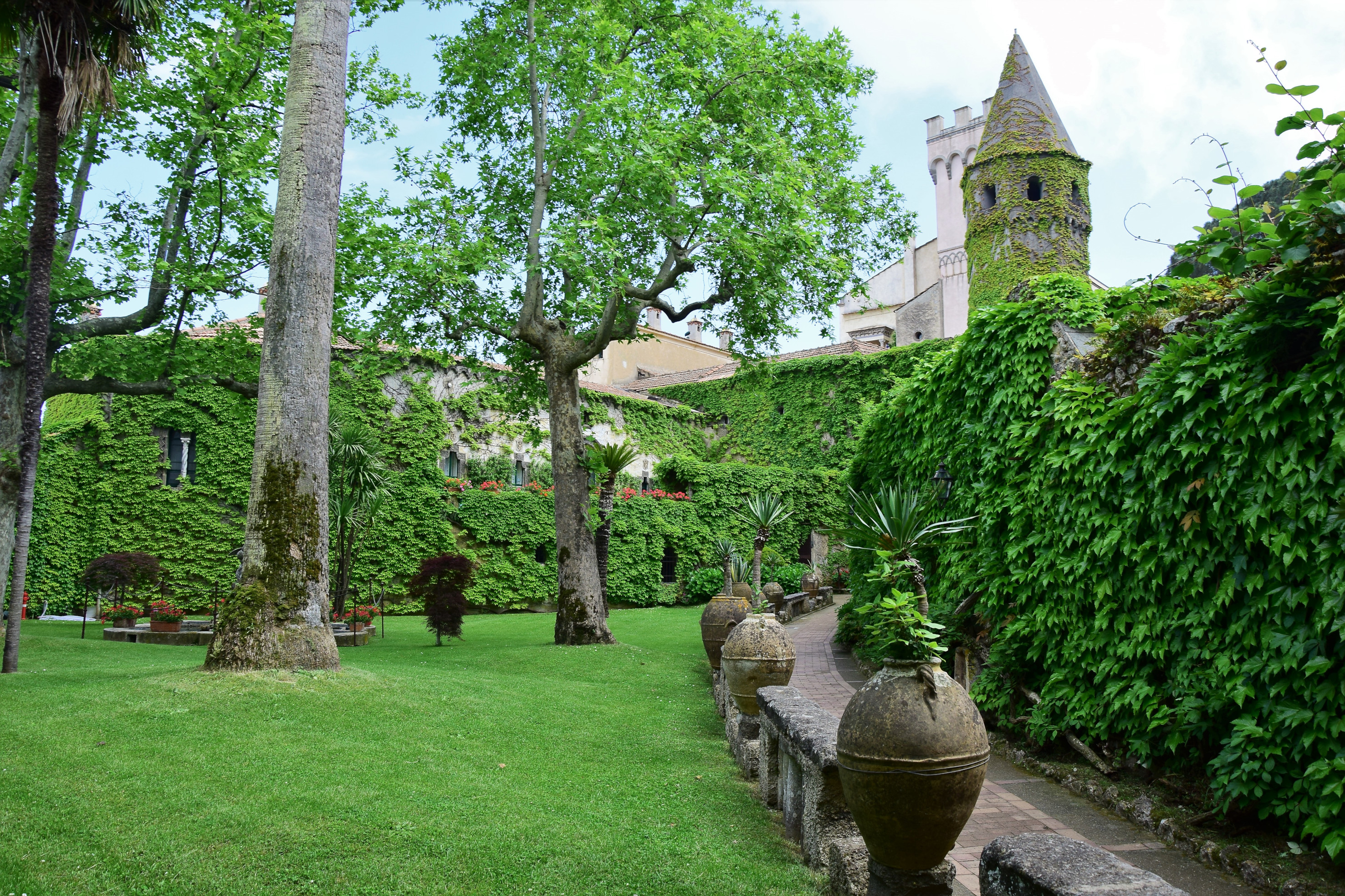 Vers la villa Cimbrone Vers la villa Cimbrone