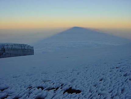 Kilimandjaro : L'ombre du voclan