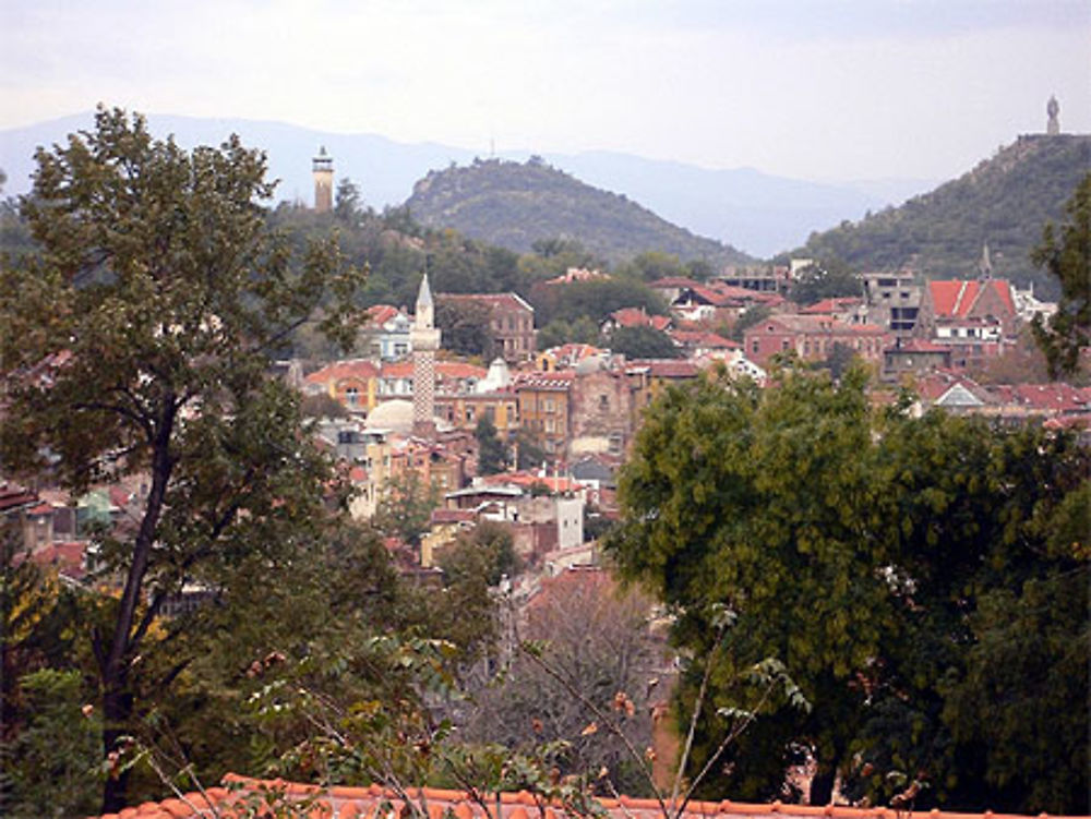 Belle vue sur la ville depuis le point le plus haut de la colline