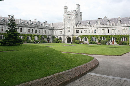 University College (style Tudor)