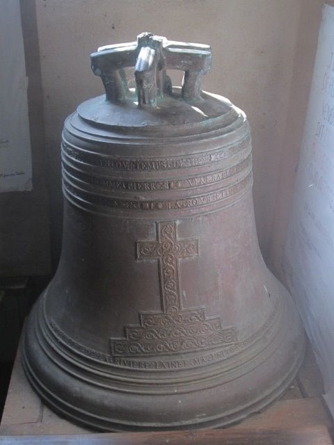 Ancienne cloche de l'Eglise Saint-Méen