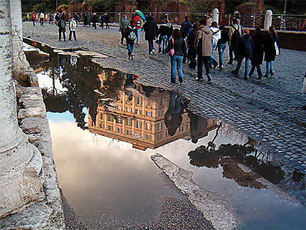 Reflet au pied du Colisée