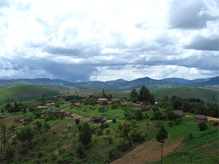 Village dans les collines Village dans les collines
