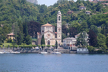 Eglise de Tremezzo vue du Lac de Côme