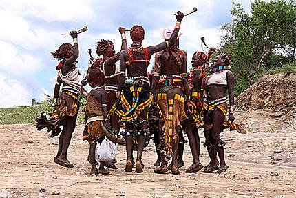 Danse rituelle chez les Hamer