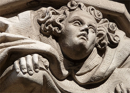 Bas-relief, Beffroi, place St-Bavon, Gand, Belgique Bas-relief, Beffroi, place St-Bavon, Gand, Belgique