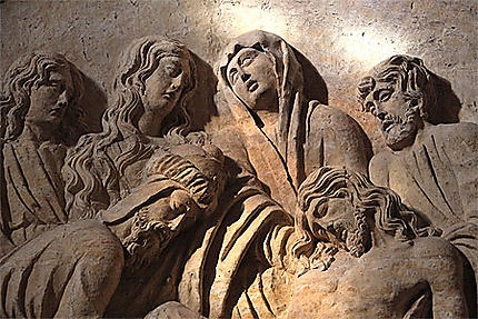 Mise au tombeau de Jesus extrait du retable baroque 17e de Biran