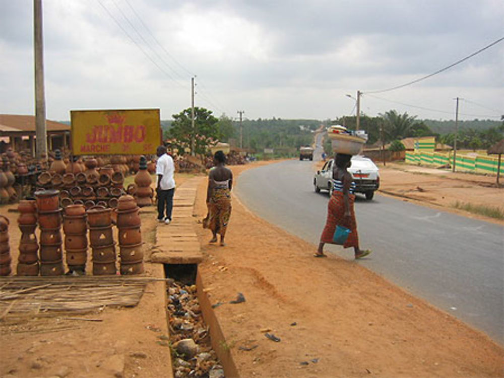 Marché aux poteries à Sé