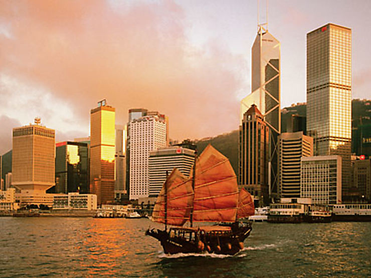 Hong Kong-Macao, Est-Ouest