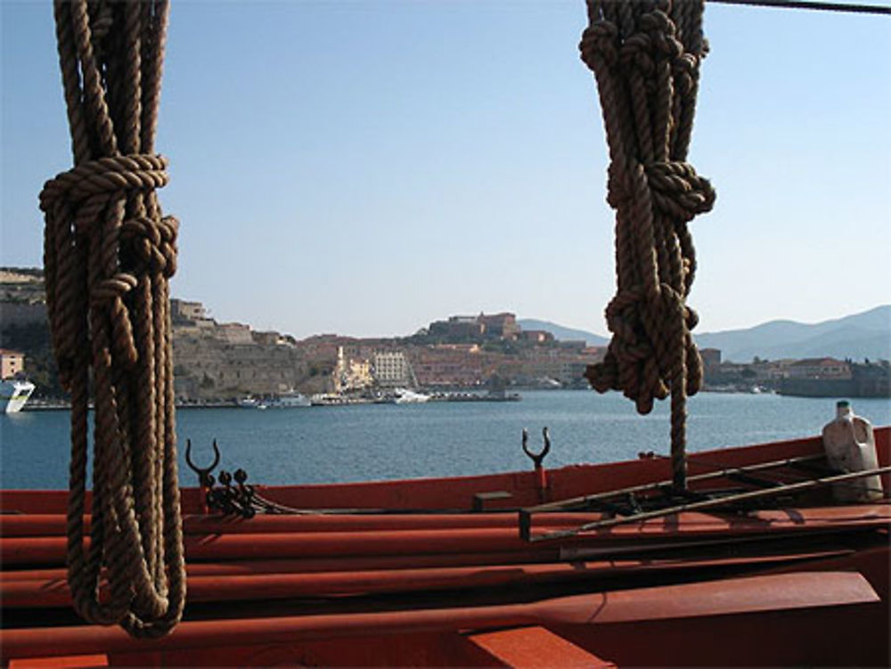 Elbe Portoferraio au travers des canots