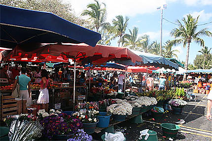 Fleuriste au marché de Saint-Paul
