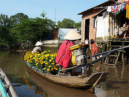 Vendeur de fleur sur le Mekong