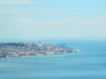 Lisbonne vue depuis Cacilhas
