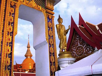 Temple Wat Chaimongol