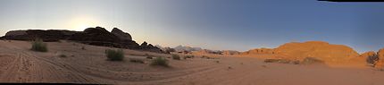 Route dans le désert du Wadi Rum