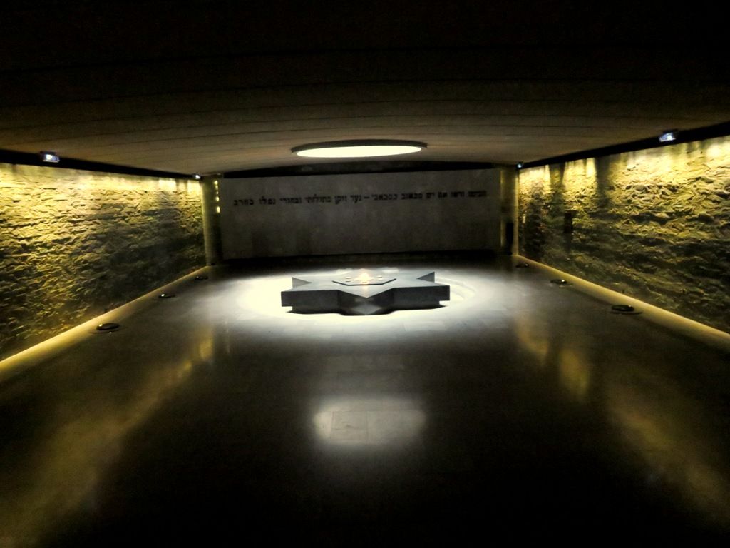 La crypte du Mémorial de la Shoah à Paris