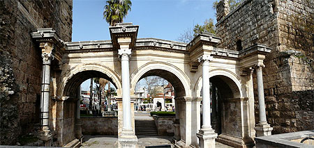 Porte d'Hadrien Porte d'Hadrien