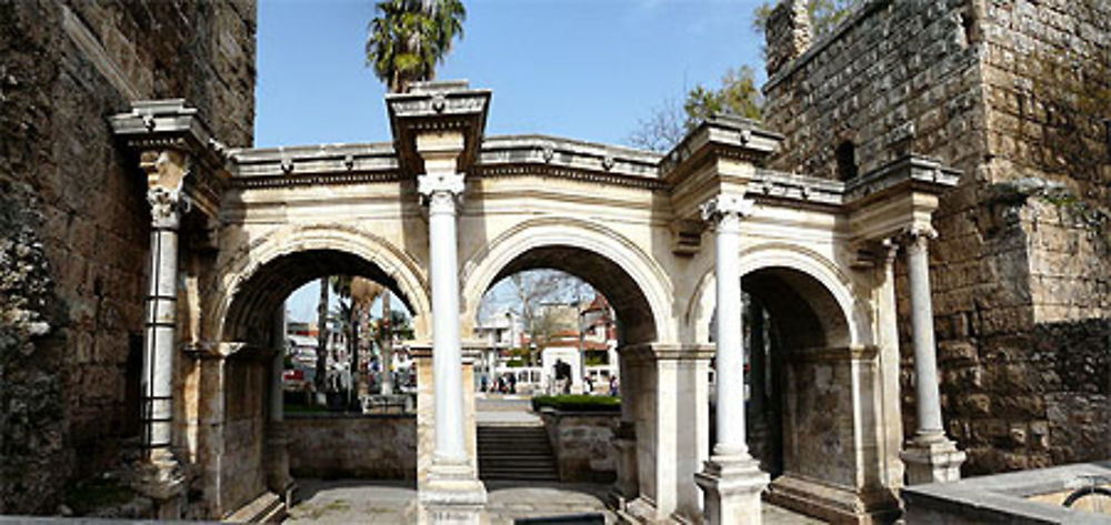 Porte d'Hadrien