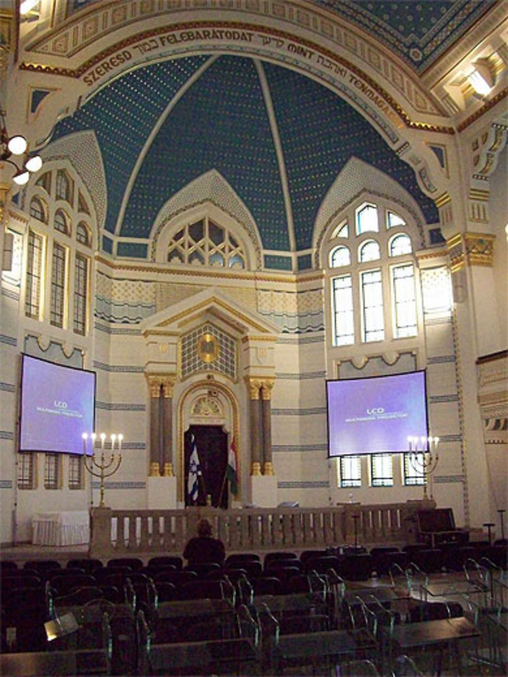 Intérieur de la synagogue