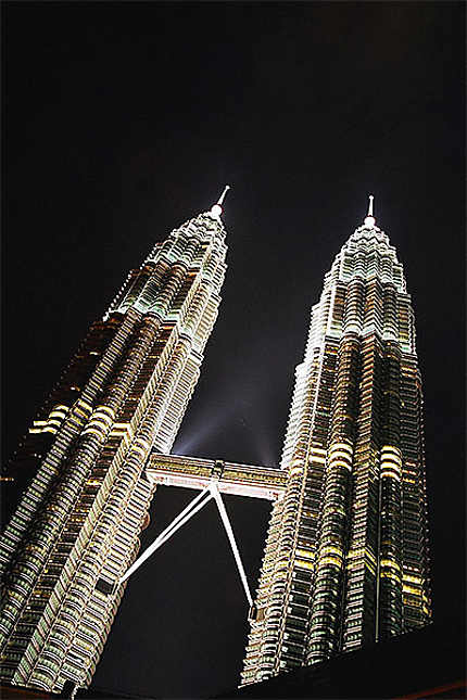 Les Petronas la nuit