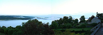 Vézellay, vallée de la Cure dans le brouillard