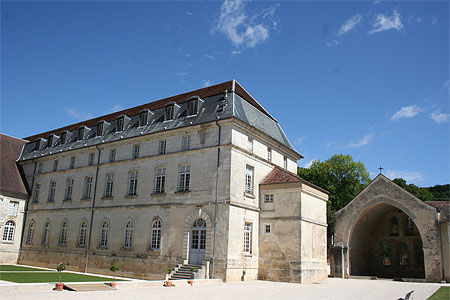 Abbaye d'Auberive cloitre et abbatiale