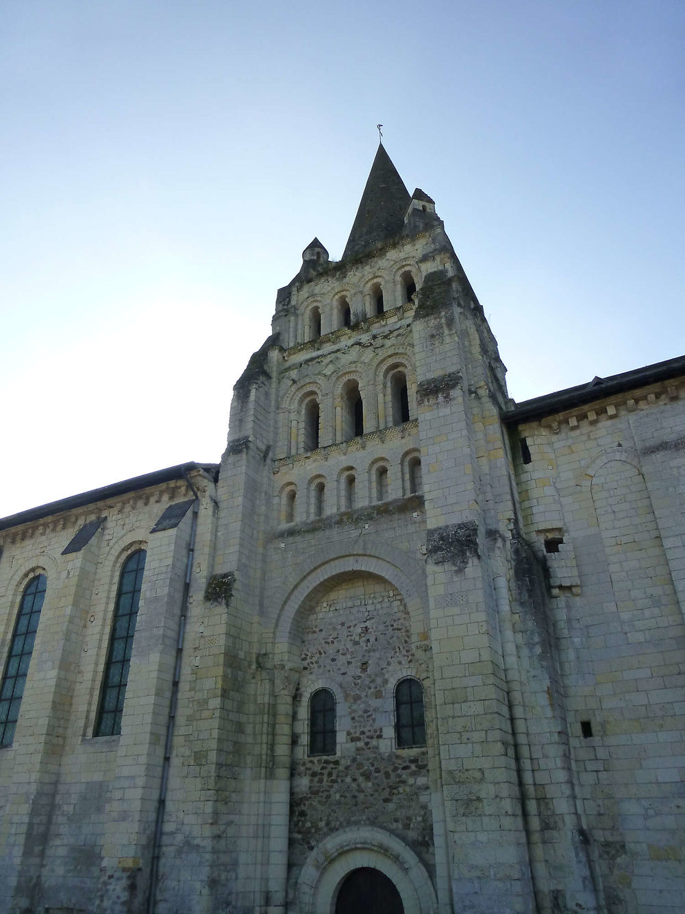 Contre jour à Notre-Dame de Cunault