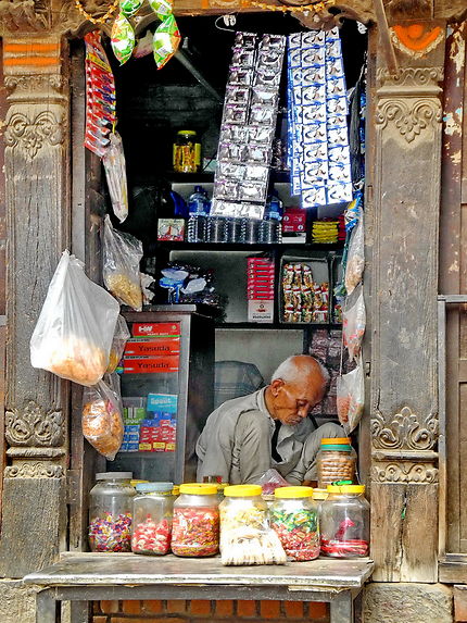 Marchand de souvenirs népalais