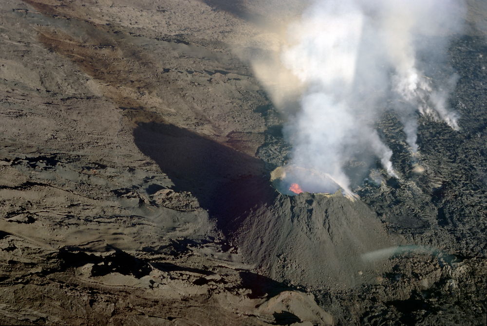 Survol en hélicoptère du Piton de la Fournaise