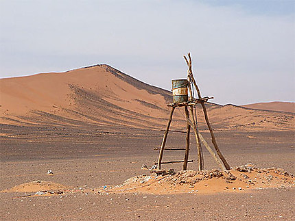 Château d'eau dans le désert