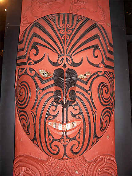 Masque Maori sculpté