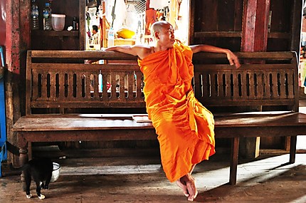 Moine bouddhiste birman
