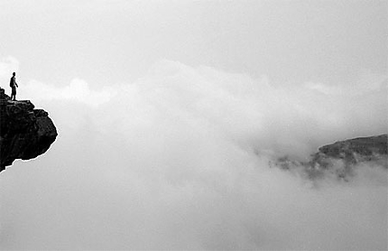 Rocher de Bokur dans les nuages