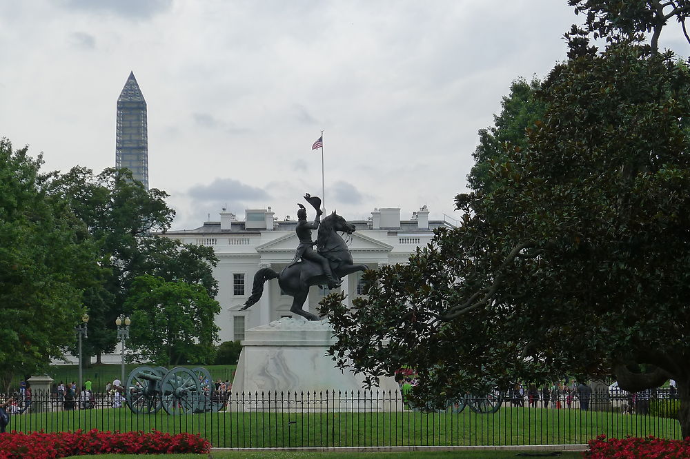 Statue d'Andrew Jackson devant la Maison Blanche