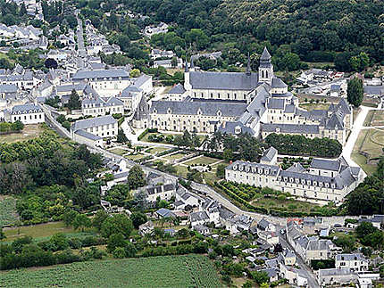 Abbaye de Fontevraud vue d'avion